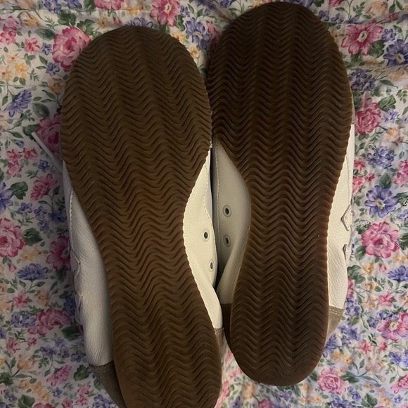 Tory Burch, authentic Tory Burch white leather cute comfy shoes. Size 7.5 - Picture 5 of 7